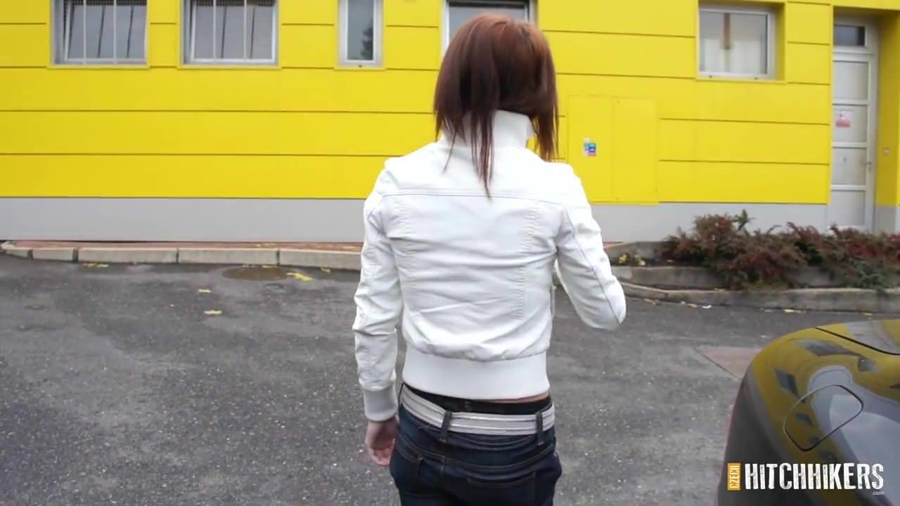 Снял и трахнул девушку в черных чулочках
